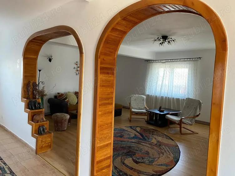 Casă cu 9 camere cu Teren 1500 Mp în Ceacu