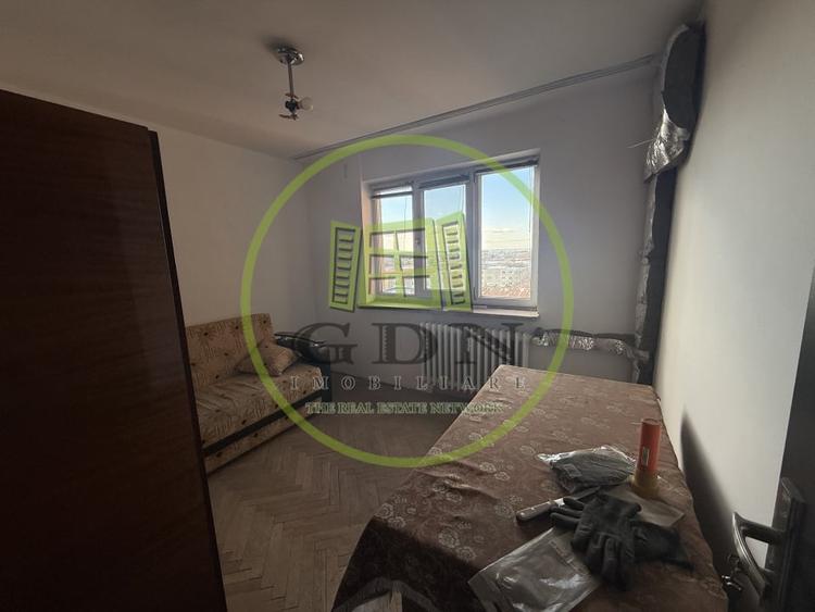 Apartament cu 3 camere decomandat în Calea București