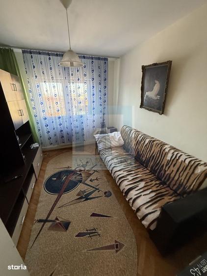 Apartament cu 3 camere decomandat în Florilor