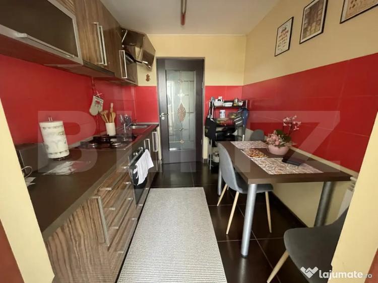 Apartament cu 3 camere decomandat în Central