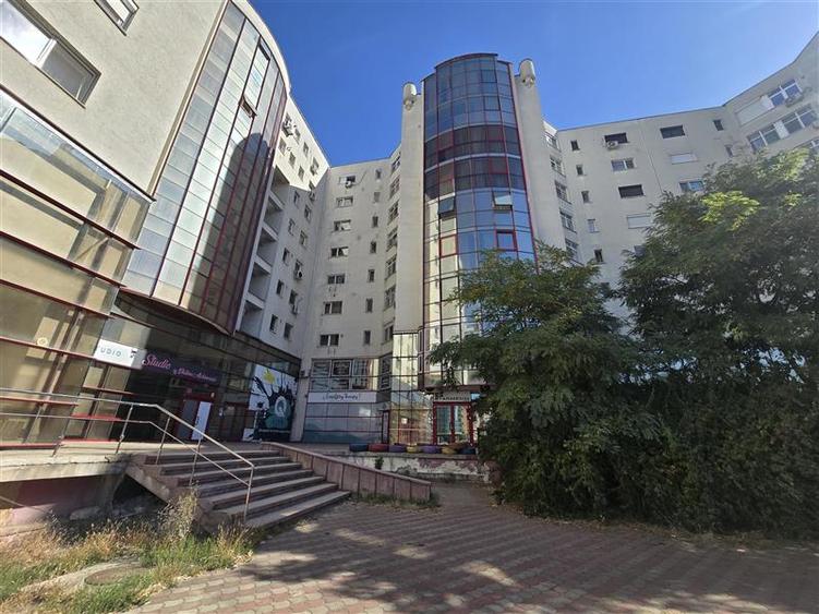 Apartament cu 2 camere semidecomandat, mobilat în 9 Mai