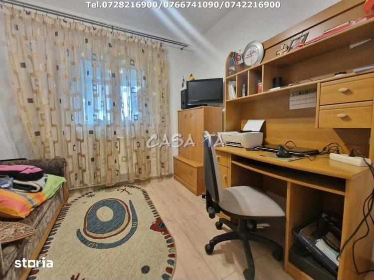 Apartament cu 4 camere decomandat în Central
