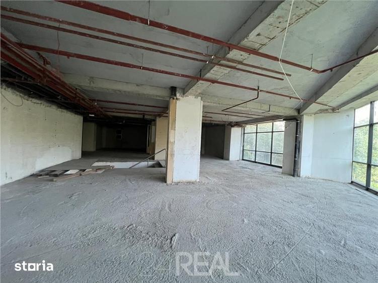Spațiu comercial, de 900 mp, în Titan