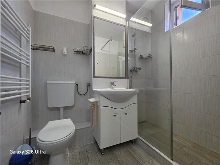 Apartament cu 2 camere semidecomandat în 13 Decembrie