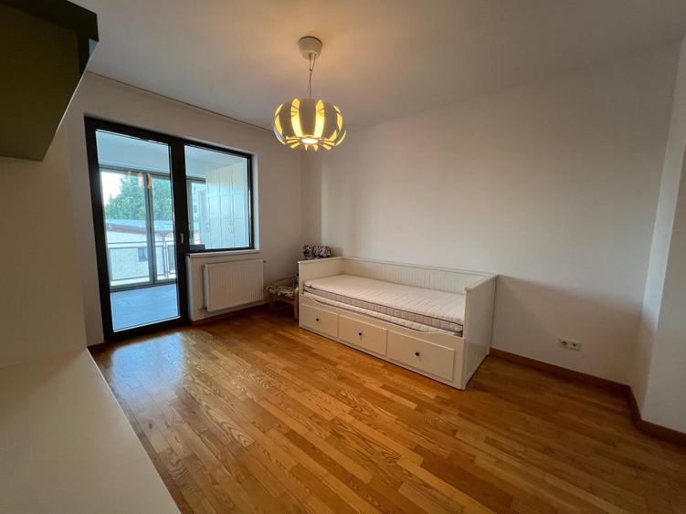 Apartament cu 3 camere semidecomandat, mobilat în P-ța Dorobanți