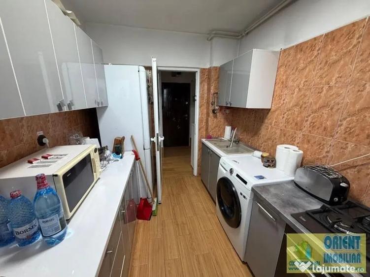 Apartament cu 2 camere decomandat în Km 4