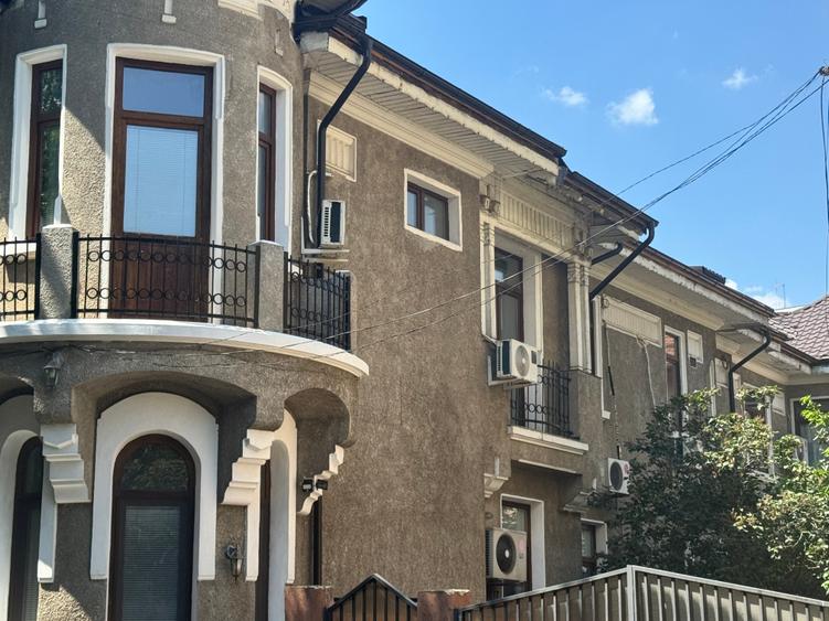 Casă cu 10 camere cu Teren 280 Mp în Pache Protopopescu