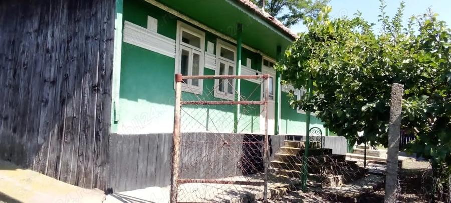 Casă cu Teren 4634 Mp în Gugești