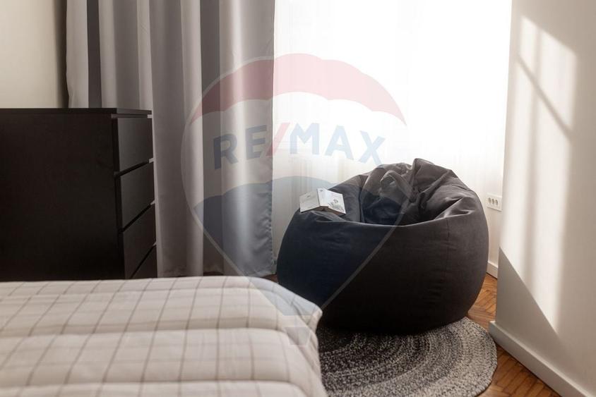 Apartament cu 4 camere semidecomandat, mobilat în Ultracentral