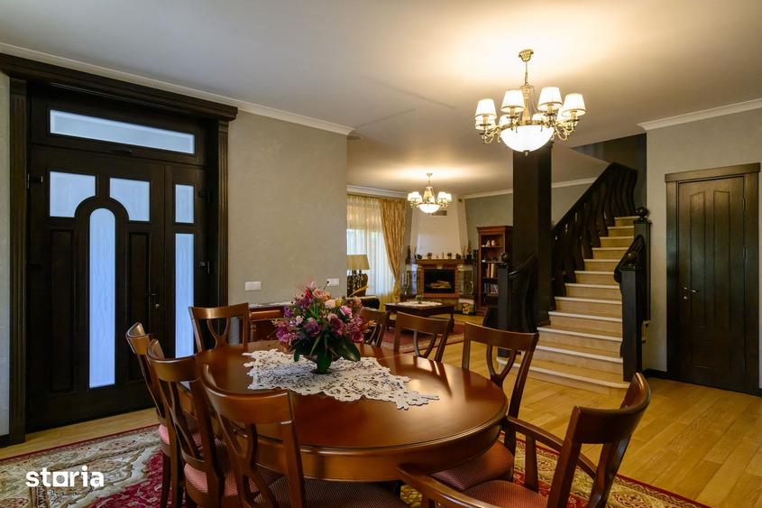 Casă cu 8 camere cu Teren 1000 Mp în Tulucești