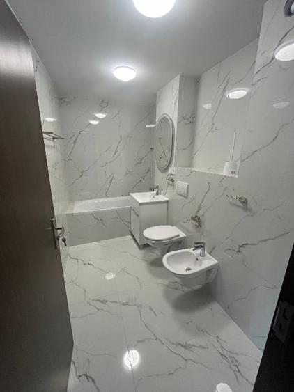 Apartament cu 4 camere semidecomandat în Independenței