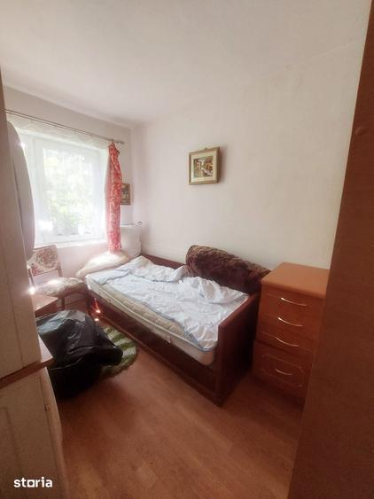 Apartament cu 3 camere decomandat în Aleea Trandafirilor