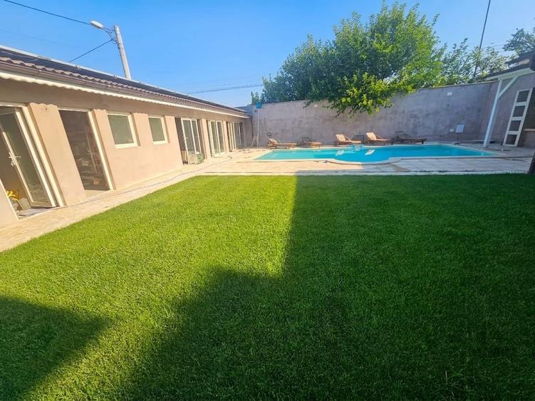 Casă cu 5 camere cu Piscina în Săcălaz