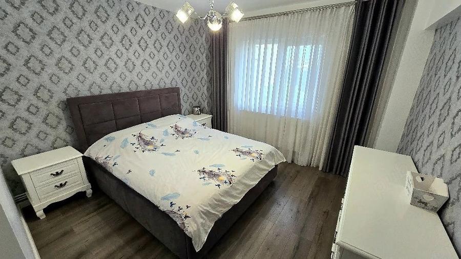 Apartament cu 3 camere decomandat în Trivale