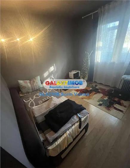 Apartament cu 4 camere semidecomandat, mobilat în Tei