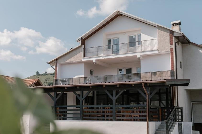 Casă cu 16 camere cu Piscina în Nord-Est