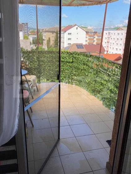 Apartament cu 4 camere decomandat, mobilat în Independenței