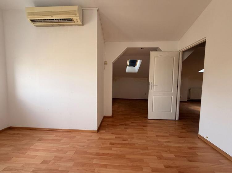 Casă individuală cu 6 camere cu Canalizare în Floreasca