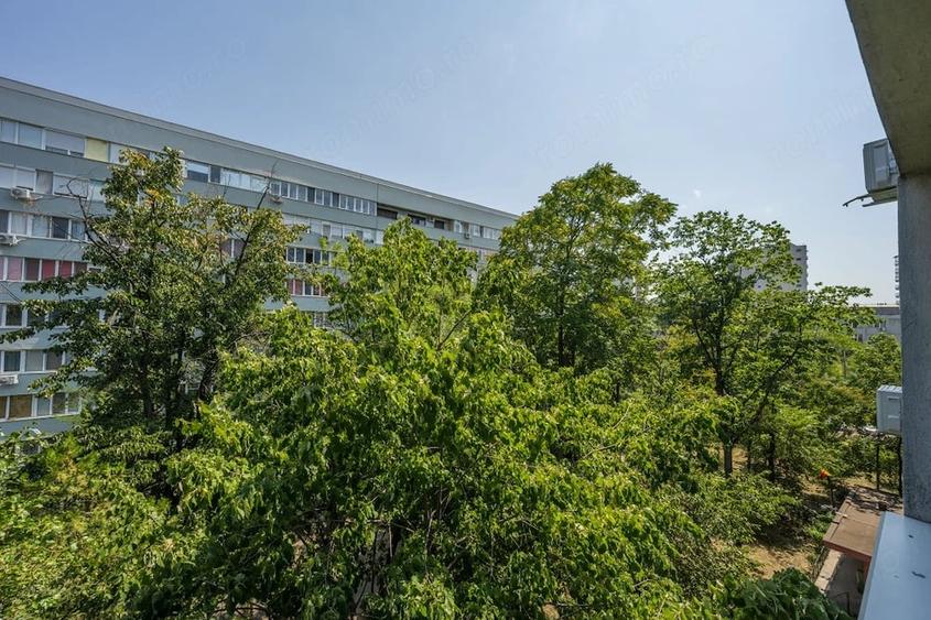 Apartament cu 3 camere semidecomandat în Baba Novac