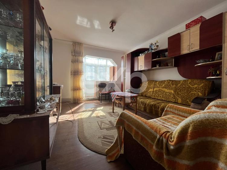 Vanzare 2 camere central etaj 3 mobilat+utilat Gaesti - 1