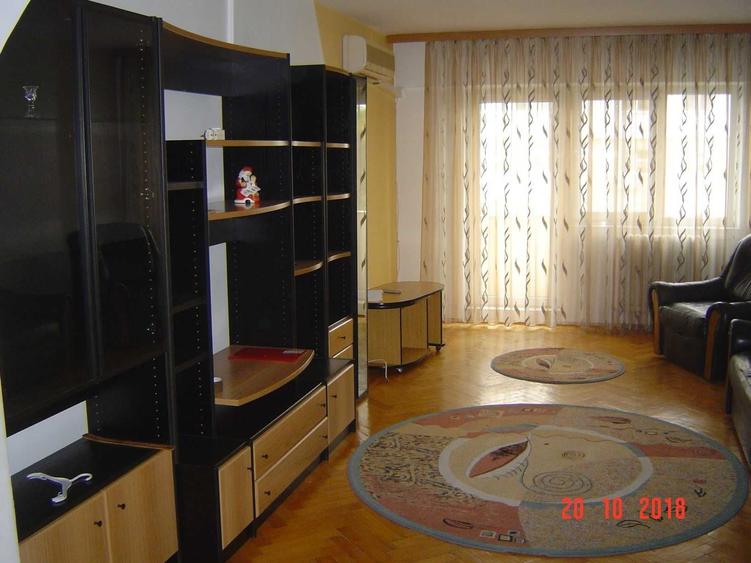 Apartament cu 3 camere decomandat în Babadag
