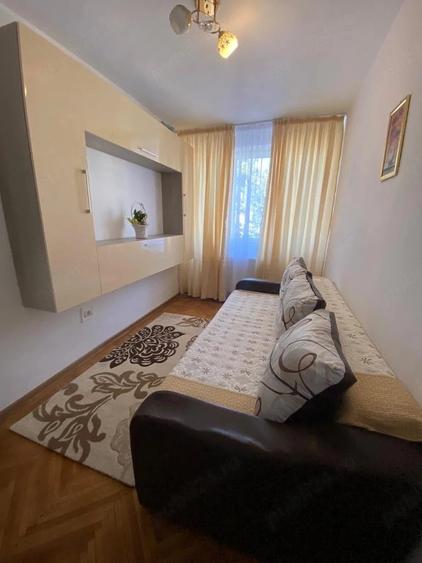Apartament cu 3 camere semidecomandat în Central