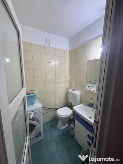 Apartament cu 4 camere decomandat în Titan