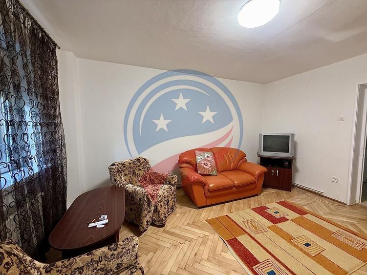 Apartament cu 3 camere decomandat în 1 Mai