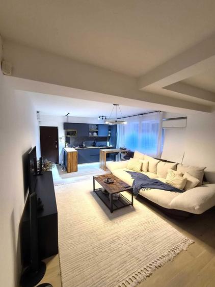 Apartament cu 2 camere semidecomandat în 1 Decembrie 1918
