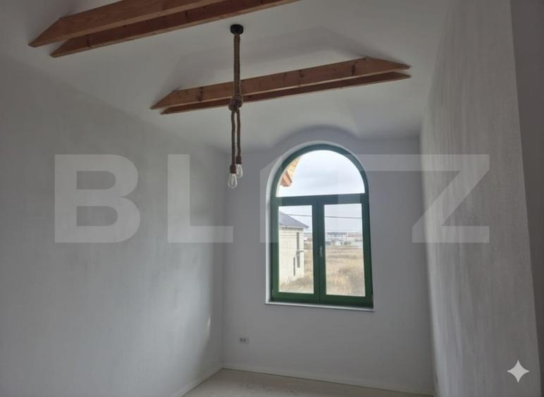 Casă individuală cu 3 camere cu Teren 450 Mp în Exterior Est