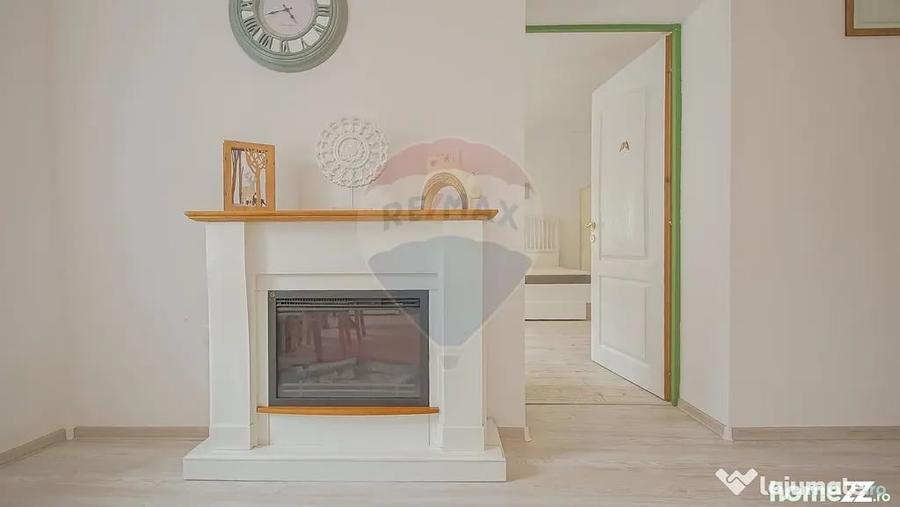 Apartament cu 3 camere semidecomandat în Schei