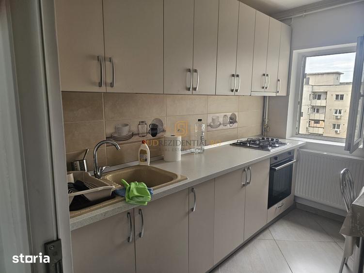 Apartament cu 3 camere decomandat, mobilat în Rahova