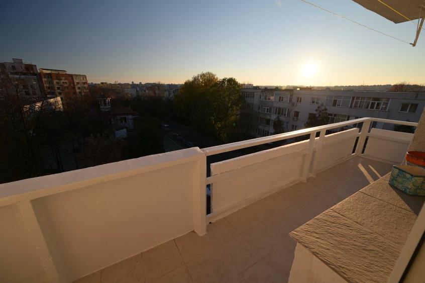 Apartament cu 4 camere decomandat în Faleza Nord