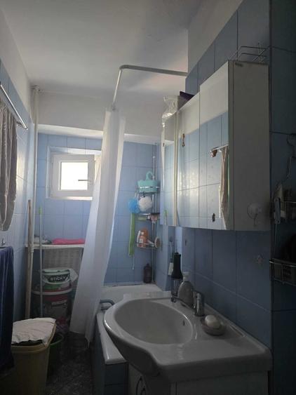 Apartament cu 3 camere decomandat în Sebastian