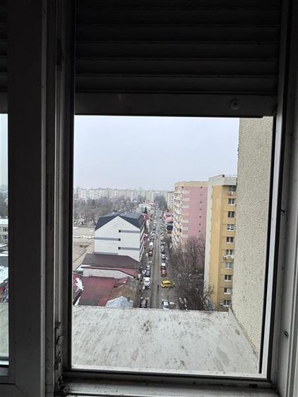 Apartament cu 3 camere semidecomandat în Obor