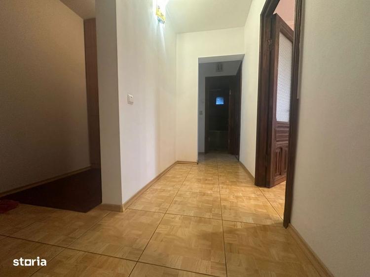 Apartament cu 3 camere decomandat în Ciupercenii Noi