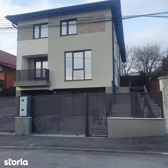 Casă cu 4 camere cu Teren 180 Mp în Central