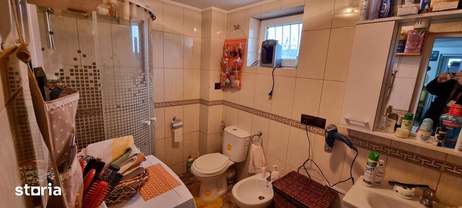 Casă cu 4 camere cu Teren 1400 Mp în Mihai Eminescu
