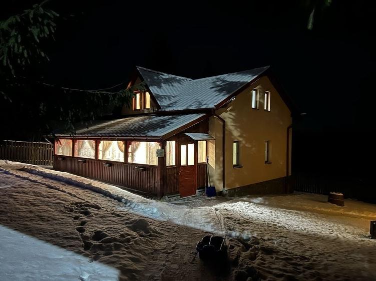Casă cu 4 camere în Poiana Stampei