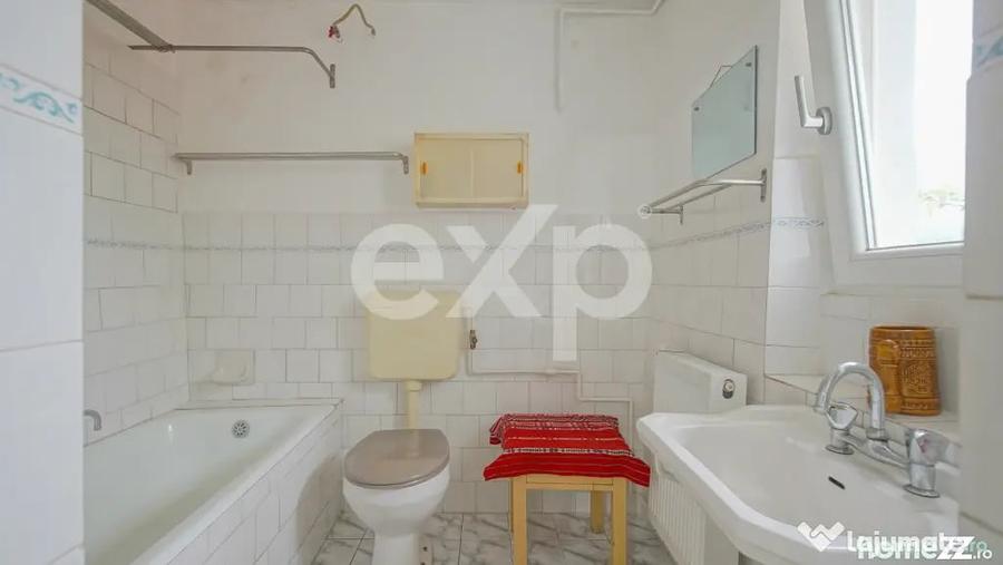 Casă cu 5 camere cu Teren 355 Mp în Schei