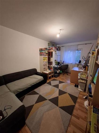 Apartament cu 3 camere decomandat, mobilat în Galata