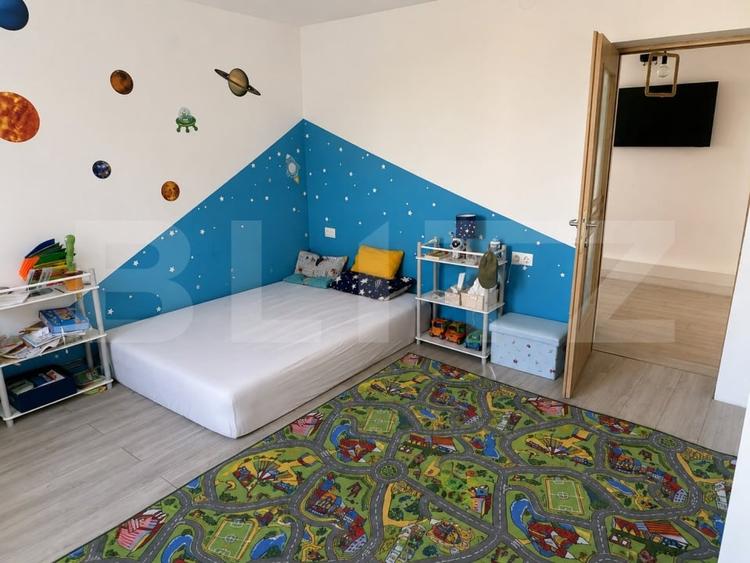 Casă individuală cu 8 camere cu Canalizare în Reghin
