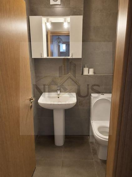 Apartament cu 3 camere semidecomandat, mobilat în Metalurgiei
