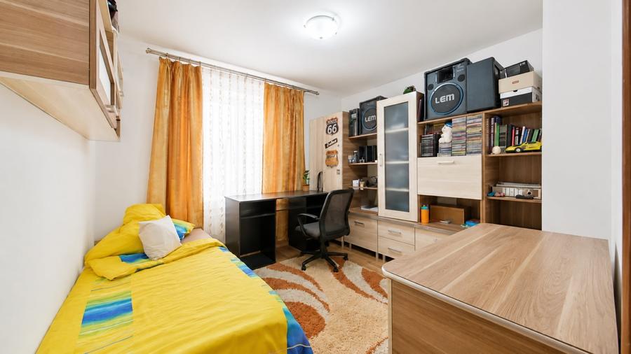 Apartament cu 2 camere semidecomandat, mobilat în Șofronea