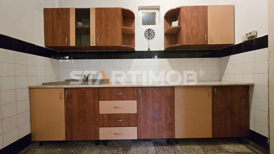 Casă individuală cu 5 camere cu Canalizare în Caragiale
