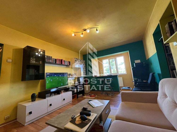 Apartament cu 4 camere semidecomandat, mobilat în Spitalul Județean
