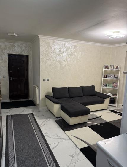 Apartament cu 3 camere semidecomandat în Florești — fotografia 1