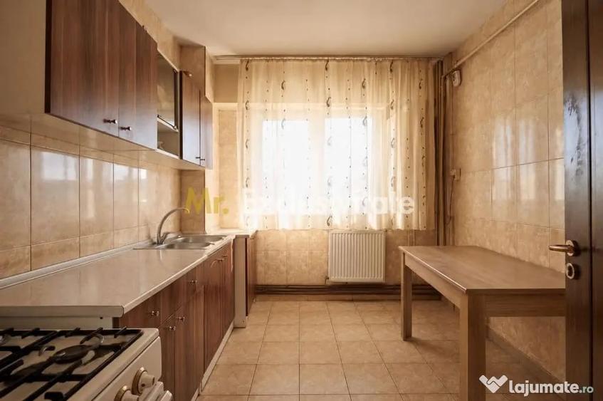 Apartament cu 3 camere decomandat în Central