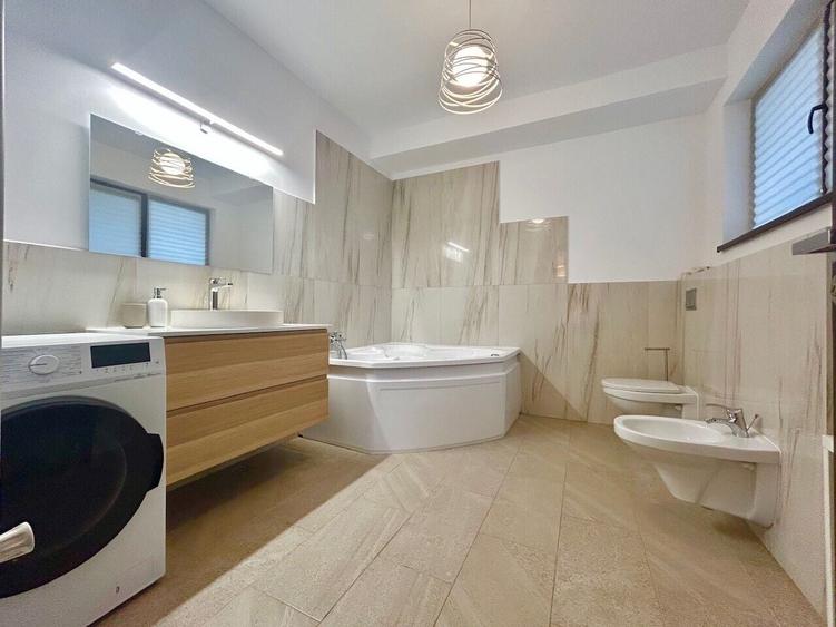 Duplex cu 4 camere cu Canalizare în Iancu Nicolae