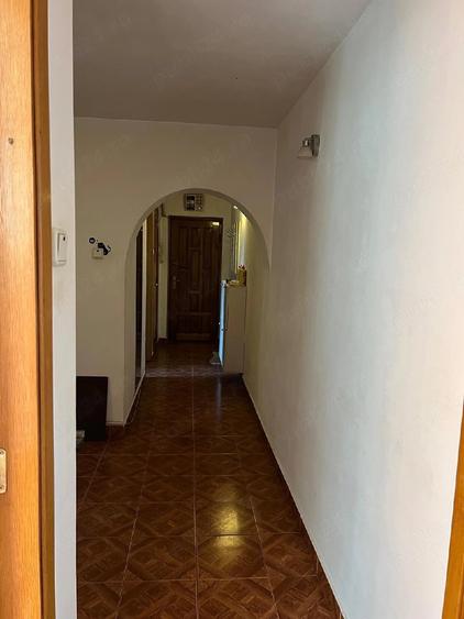 Apartament cu 3 camere semidecomandat în Ferentari